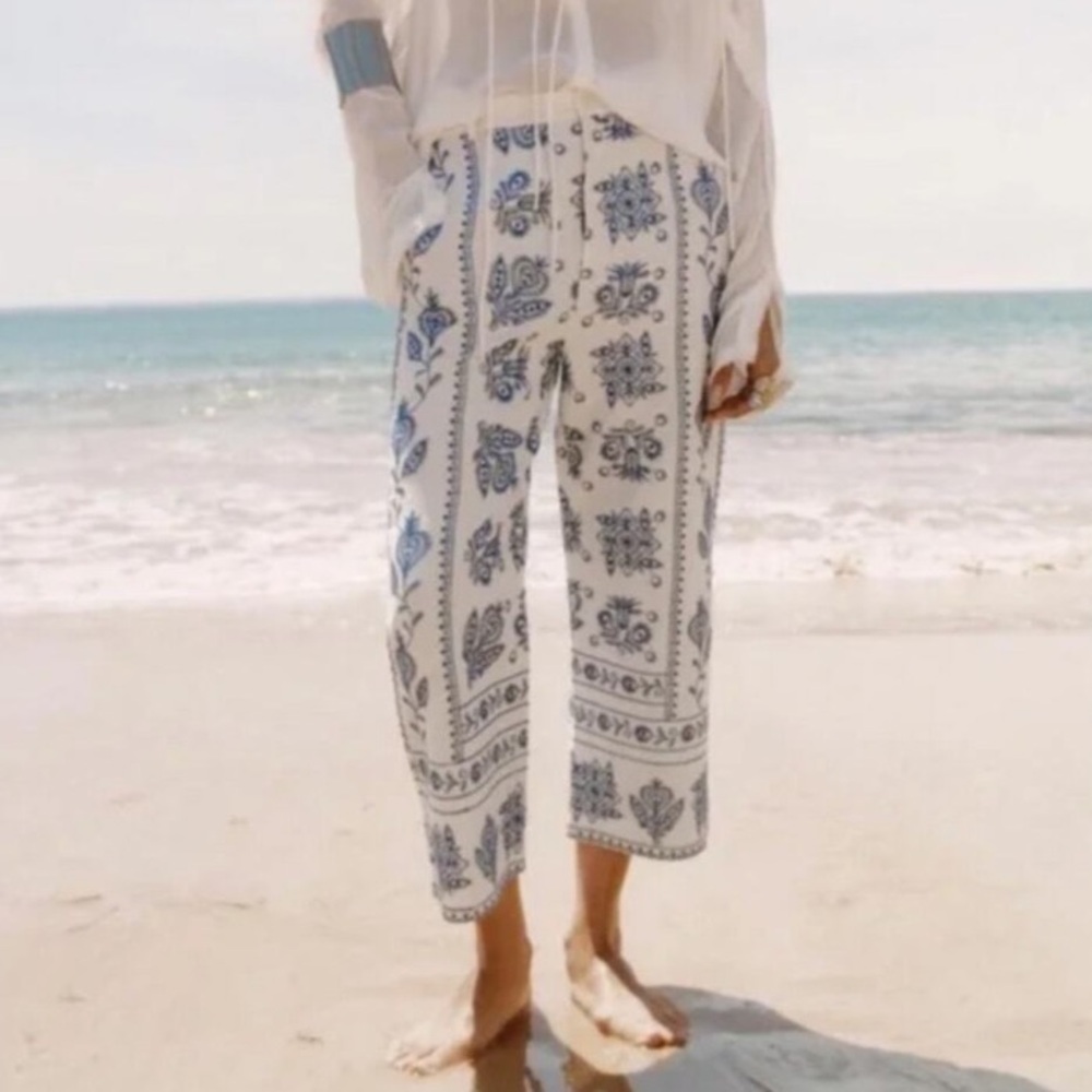 ZARA -LINEN -Blue and White Patterned Women's Pants. LIKE NEW CONDITION. SIZE XS
